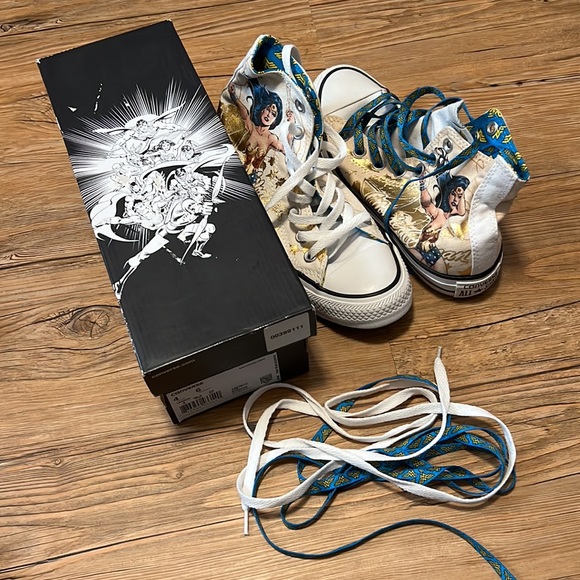 Wonder Woman Converse High Top Sneakers - M4/W6 - Picture 10 of 11